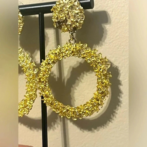 Fashion drop large statement earrings goldtone - Picture 4 of 7